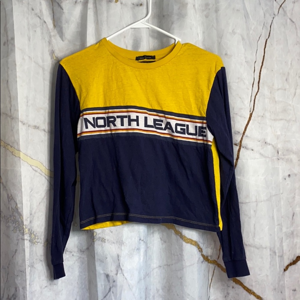 Graphic cropped tee